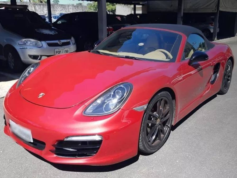Imagem de Empresário compra Porsche após receber depósito de R$ 18 milhões por engano em Goiânia