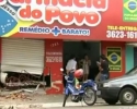 Imagem de Carro invade farmácia na cidade de Rio Verde