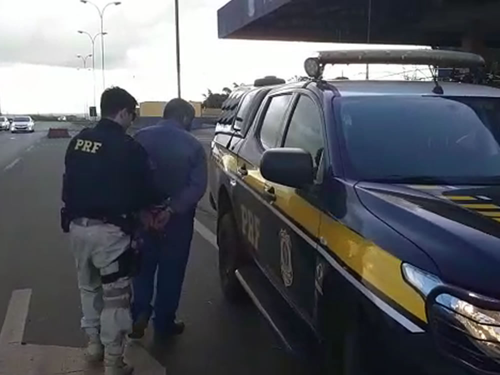 Imagem de Segurança é preso dirigindo carro roubado na BR-060