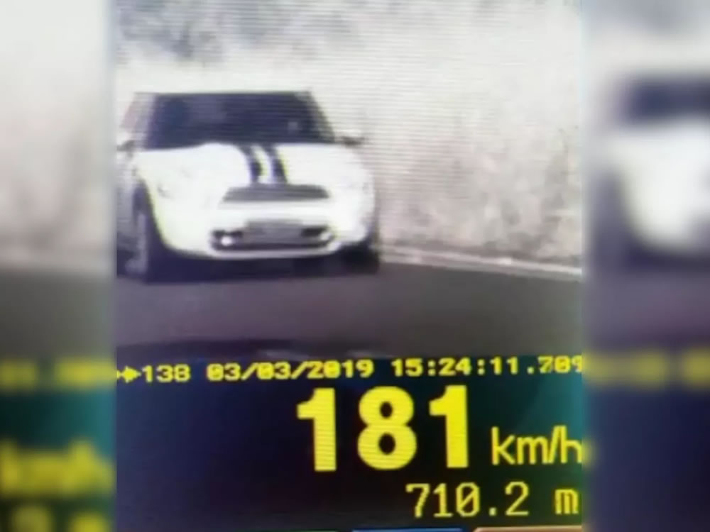 Imagem de Carro de luxo é flagrado a 181 km/h na BR-060