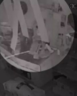 Imagem de Ladrão invade distribuidora de bebidas pelo teto e cai sobre o caixa em Jataí. Veja o vídeo