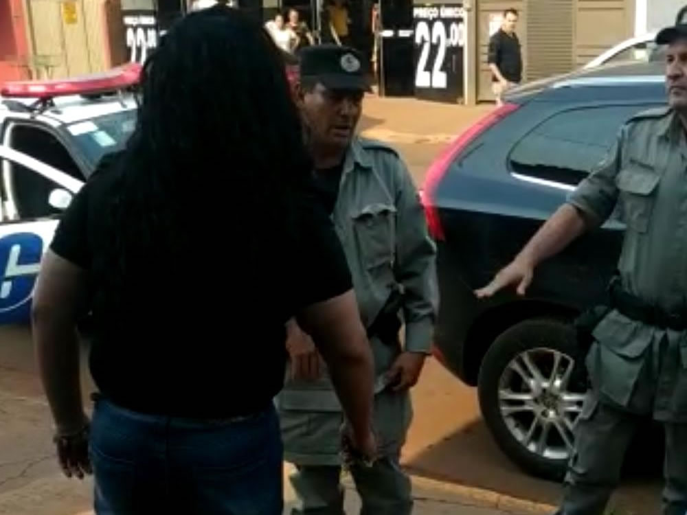 Imagem de Procuradora do município de Montividiu é presa após agredir advogado e vereadora da cidade