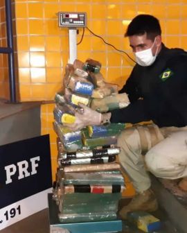 Imagem de PRF encontra mais de 60 kg de maconha escondida em lataria de carro, em Rio Verde