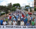 Imagem de Trabalhadores da Saneago realizam passeata