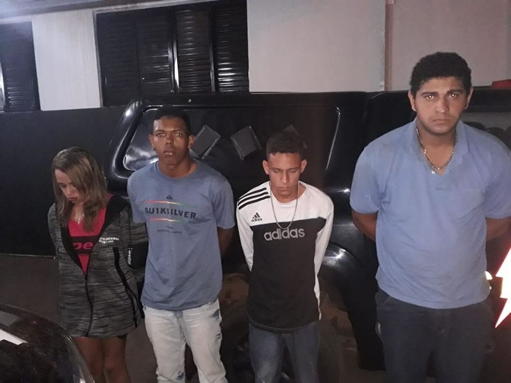 Imagem de CPE recupera carro tomado em assalto e prende 4 pessoas em Rio Verde