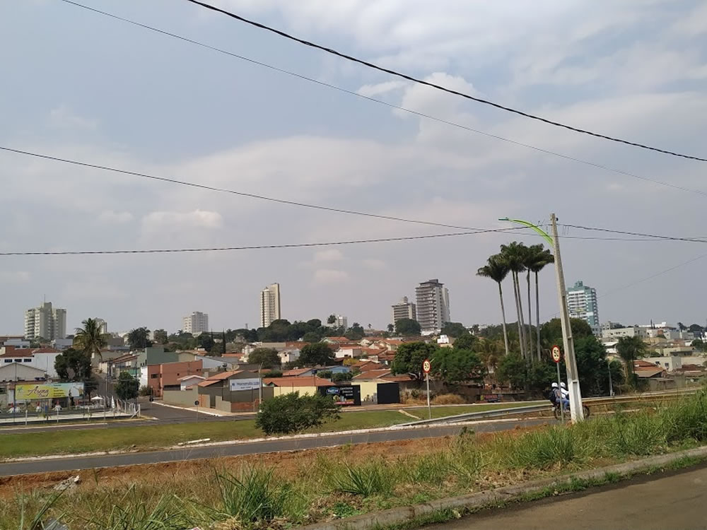 Imagem de Céu de Rio Verde fica cinza após fumaça de incêndio chegar a Goiás e sua saúde pode ser afetada