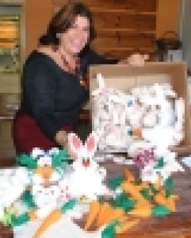 Imagem de Prefeitura prepara decoração para a Páscoa