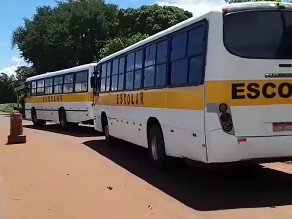 Imagem de PRF apreende quatro ônibus escolares com irregularidades na BR-060