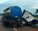 Imagem de Motorista de carreta morre após bater em caminhão na BR-452