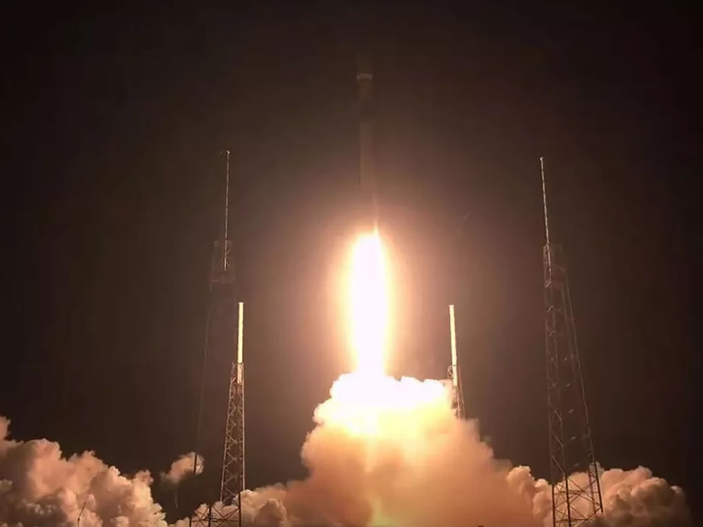 Imagem de SpaceX lança primeiros satélites para sua rede de Internet
