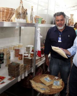 Imagem de Artesãos expõem em feira com apoio do Sebrae