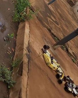 Imagem de Moradores do Gameleira reclamam de bagunça deixada pelo caminhão de lixo