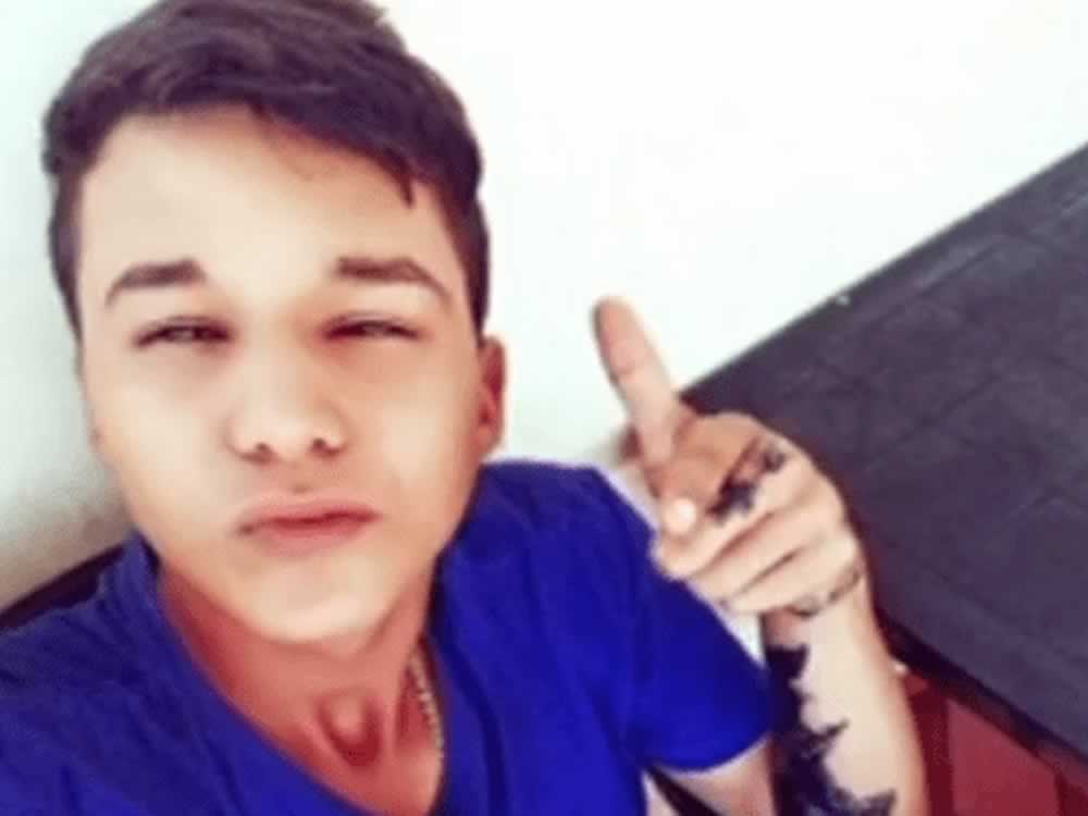 Imagem de Adolescente morre após ser baleado na porta de uma faculdade, em Jataí