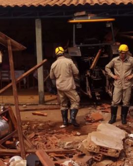 Imagem de Trator desgovernado invade e destrói parte de casa em Santa Helena de Goiás