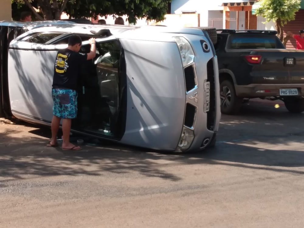 Imagem de Acidente deixa caminhonete tombada em Rio Verde