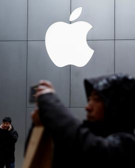 Imagem de Após queda nas vendas de iPhone, Apple planeja reduzir preços fora dos EUA