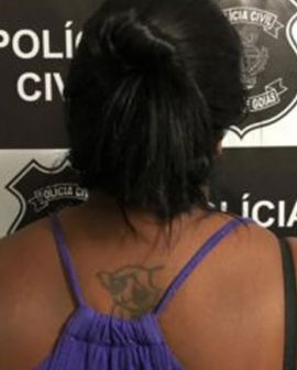 Imagem de Mulher é presa após agredir filha com socos e pontapés, em Itumbiara