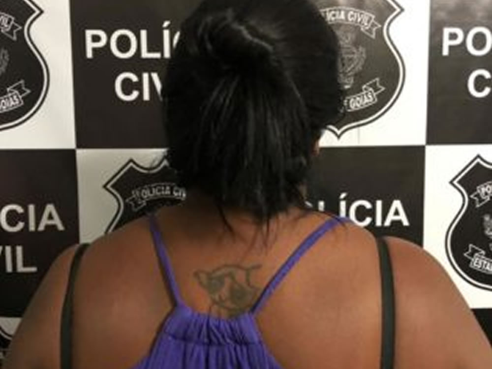 Imagem de Mulher é presa após agredir filha com socos e pontapés, em Itumbiara