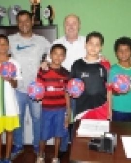 Imagem de Campeões do Handebol mirim recebem homenagem