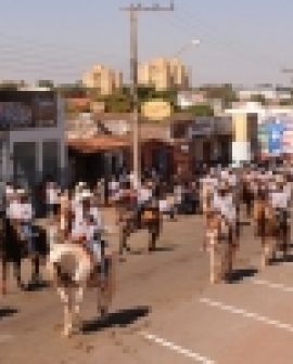 Imagem de Pecuária 2013: Desfile de cavaleiros terá 26 equipes