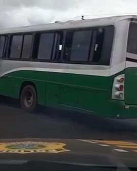 Imagem de Ônibus que transportava estudantes para feira agrícola em Rio Verde é apreendido pela PRF