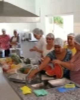 Imagem de Merendeiras fazem curso de alimentação saudável