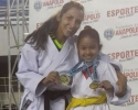 Imagem de Menina ganha medalha de ouro em campeonato de Karatê