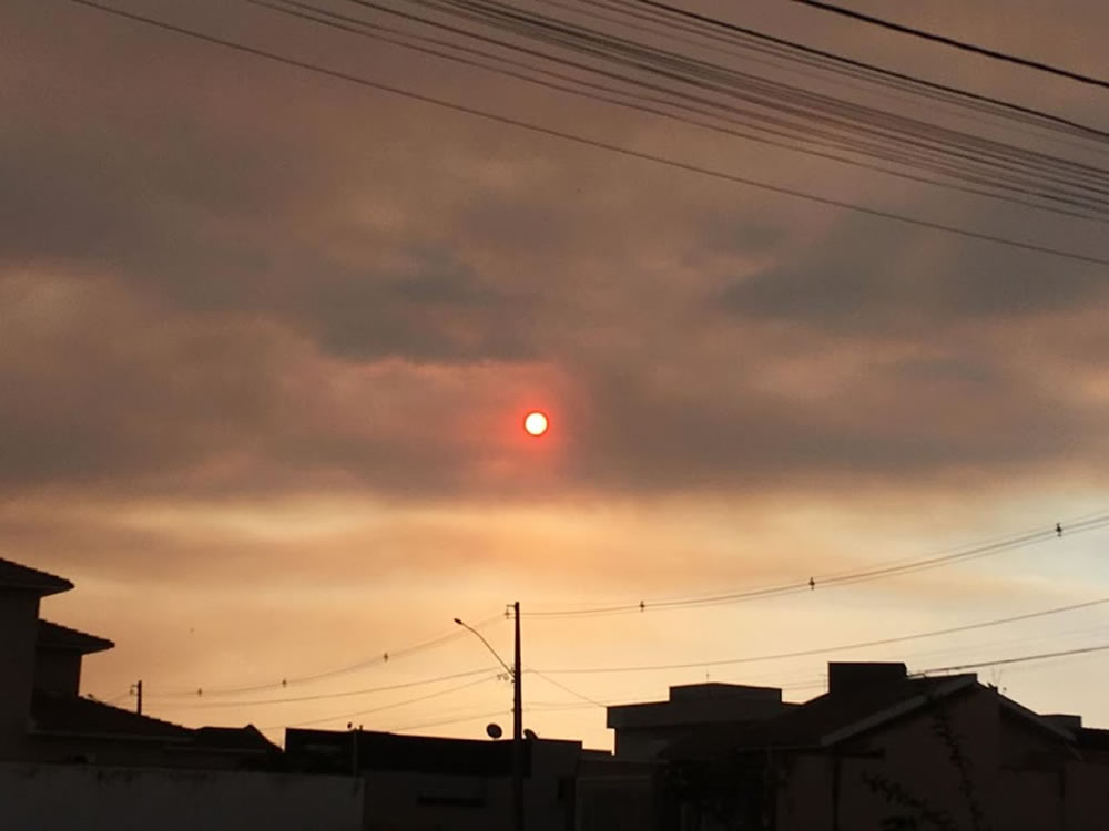 Imagem de Queimadas encheram Rio Verde de fumaça e cinzas