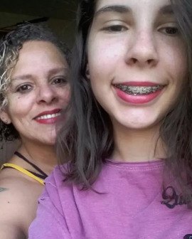 Imagem de Internada com suspeita de Covid-19, mãe parabeniza filha pelos 18 anos em Rio Verde. Veja vídeo: