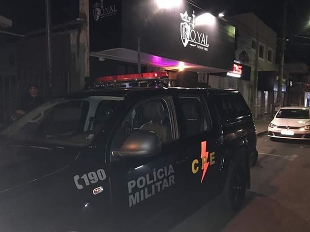 Imagem de PM faz operação em hookahs de Rio Verde