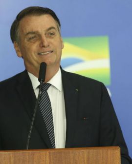 Imagem de É oficial: Bolsonaro assina decreto com fim do horário de verão