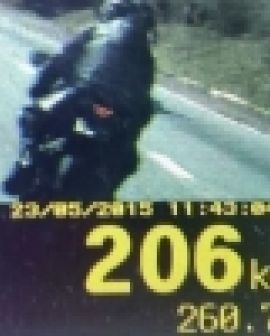 Imagem de Motociclista é flagrado a 206 km por hora na BR-060